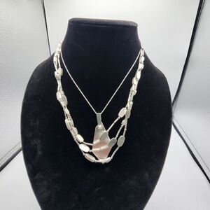 Set of 2 silver tone necklaces